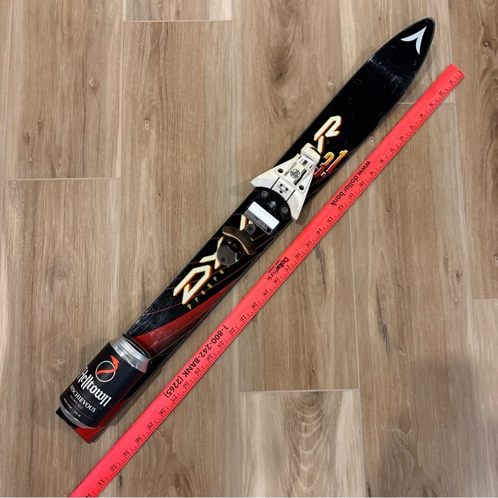 Dynastar ski bottle opener with beer can catch